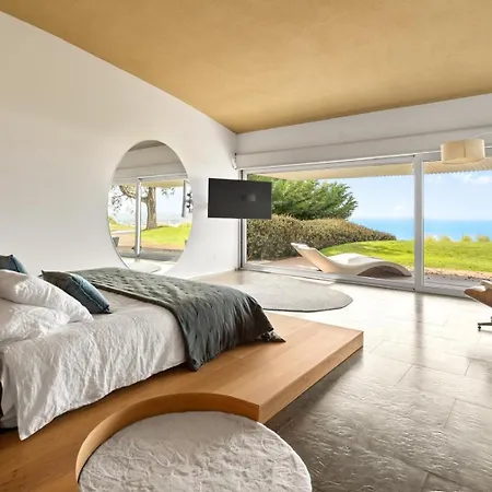 Luxury 5 Bedroom *